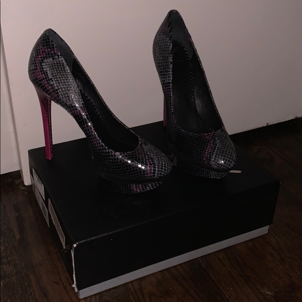 High heals - Picture 2 of 5